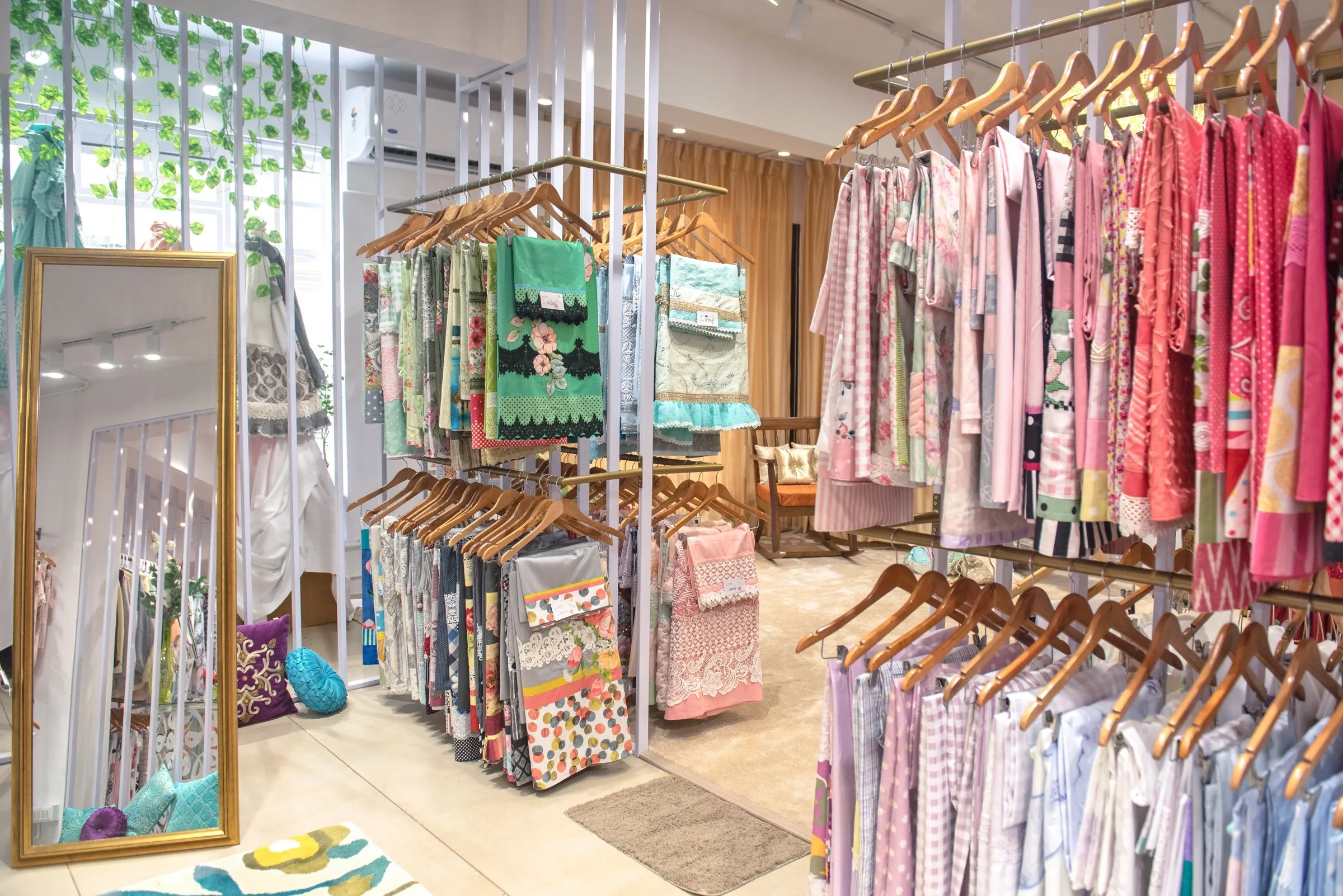 RS Ridas boutique interior by Tealtell, Mumbai (1 of 3)
